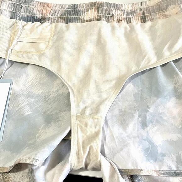 Johnny Was Calme Women's Medium Abstract Beige Running Shorts Elements NWT - Picture 9 of 12